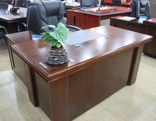 辦公家具降價銷售 1.6米老板桌只需1800元